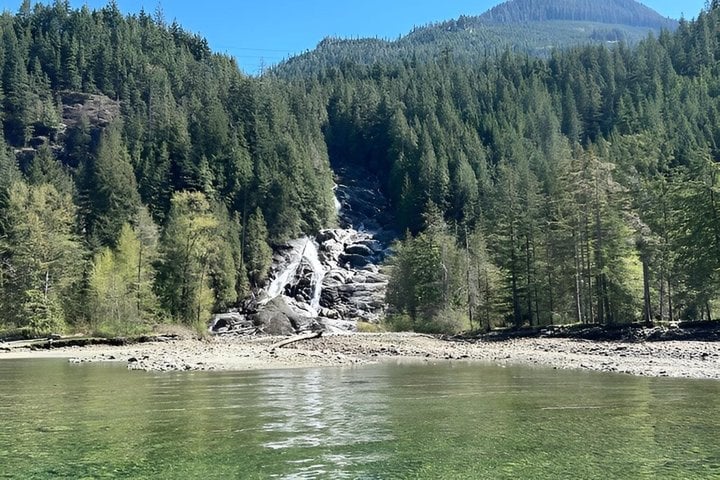 Vancouver Granite Falls Cruise · 3-Star Comfort Class — photo 8