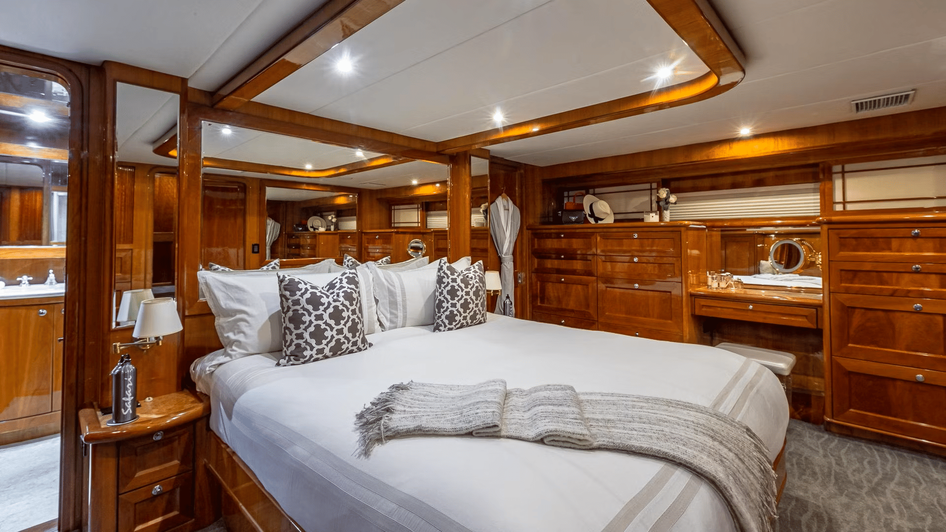 Room for twenty-five on the water — photo 31