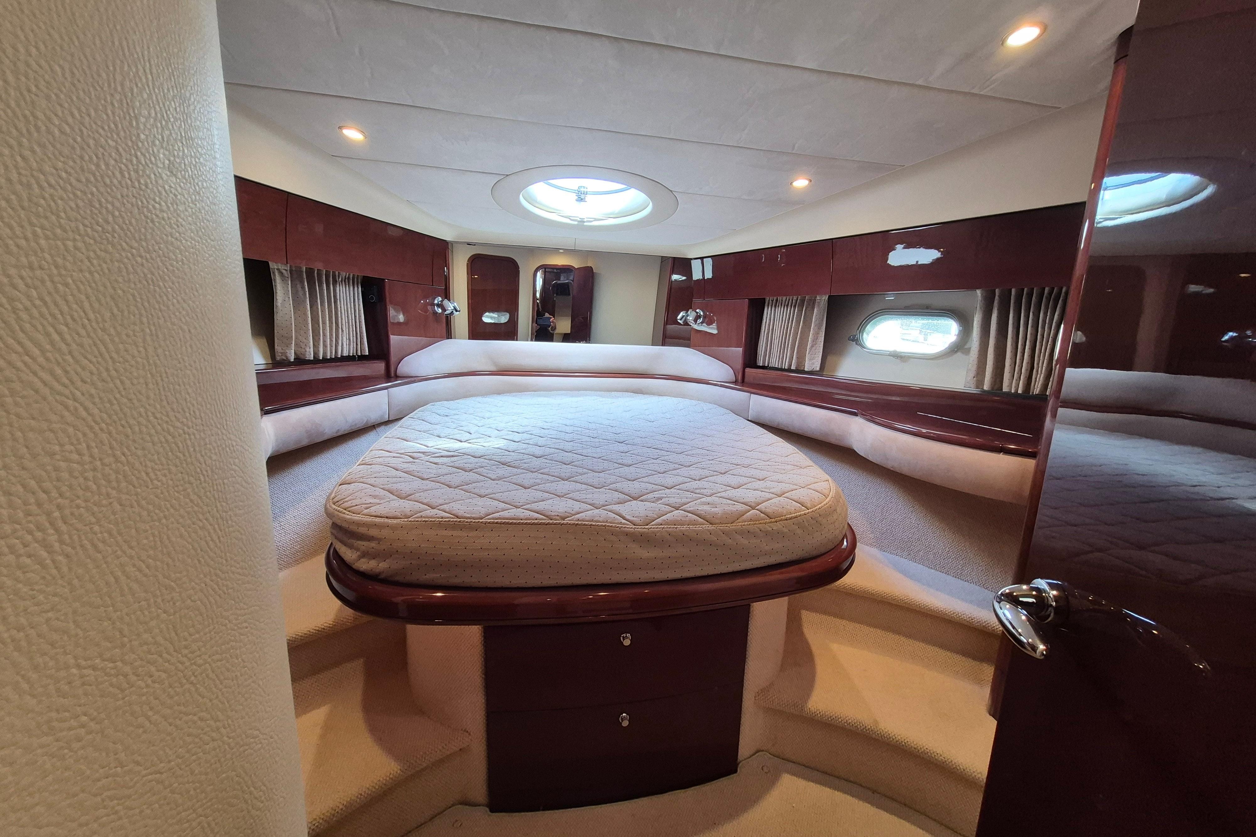 Sunset for twelve on a premium yacht — photo 15