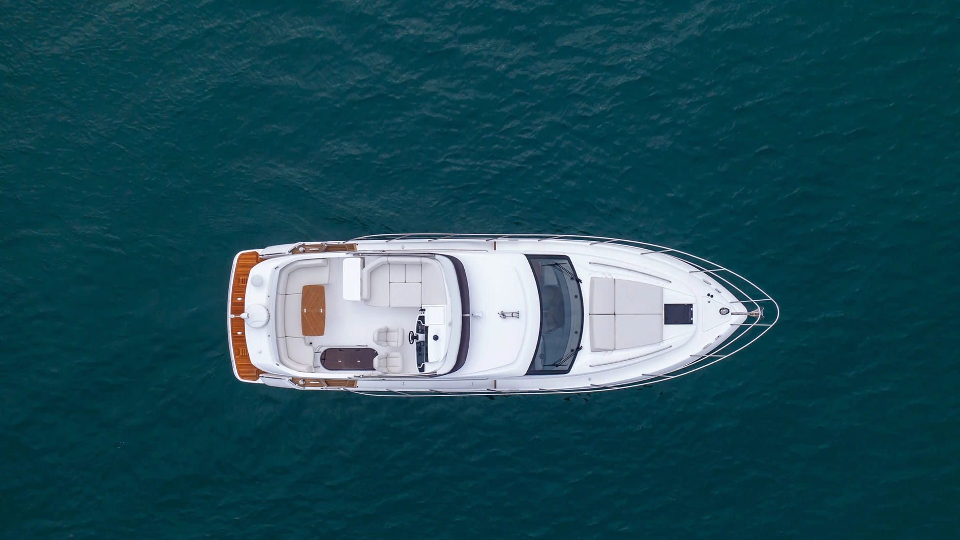 An afternoon for twelve on a premium yacht — photo 4