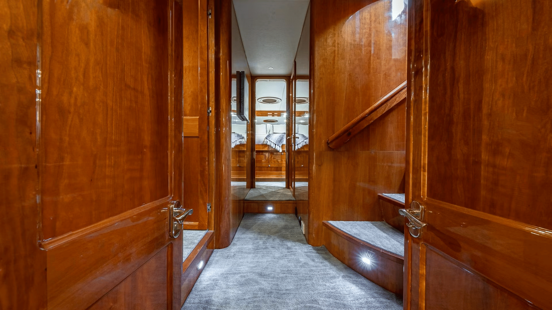 Room for twenty-five on the water — photo 38
