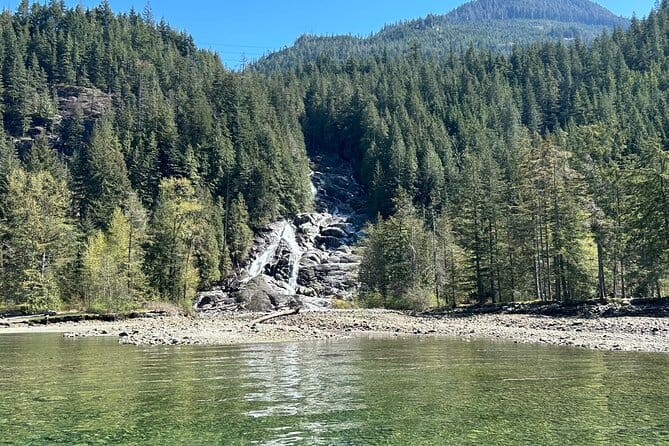 Vancouver Granite Falls Cruise · 3-Star Comfort Class — photo 2