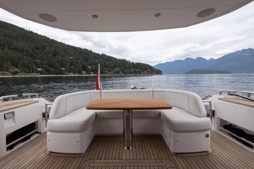 An afternoon for twelve on a premium yacht — photo 10