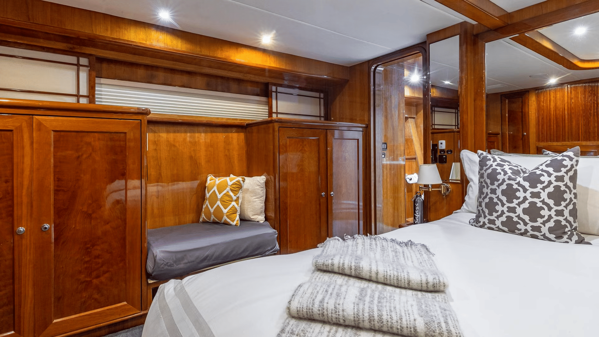 Room for twenty-five on the water — photo 36