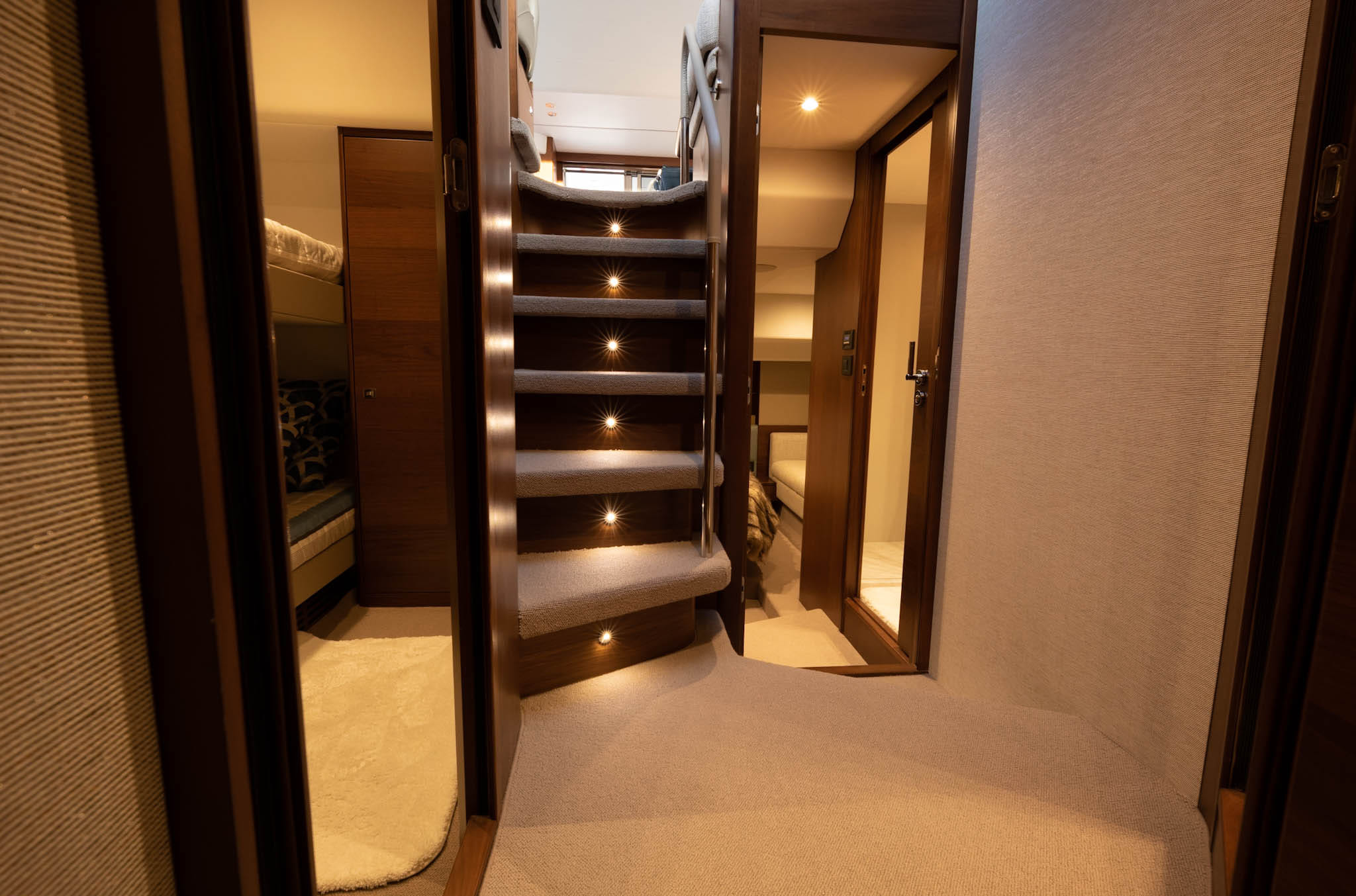 An afternoon for twelve on a premium yacht — photo 17