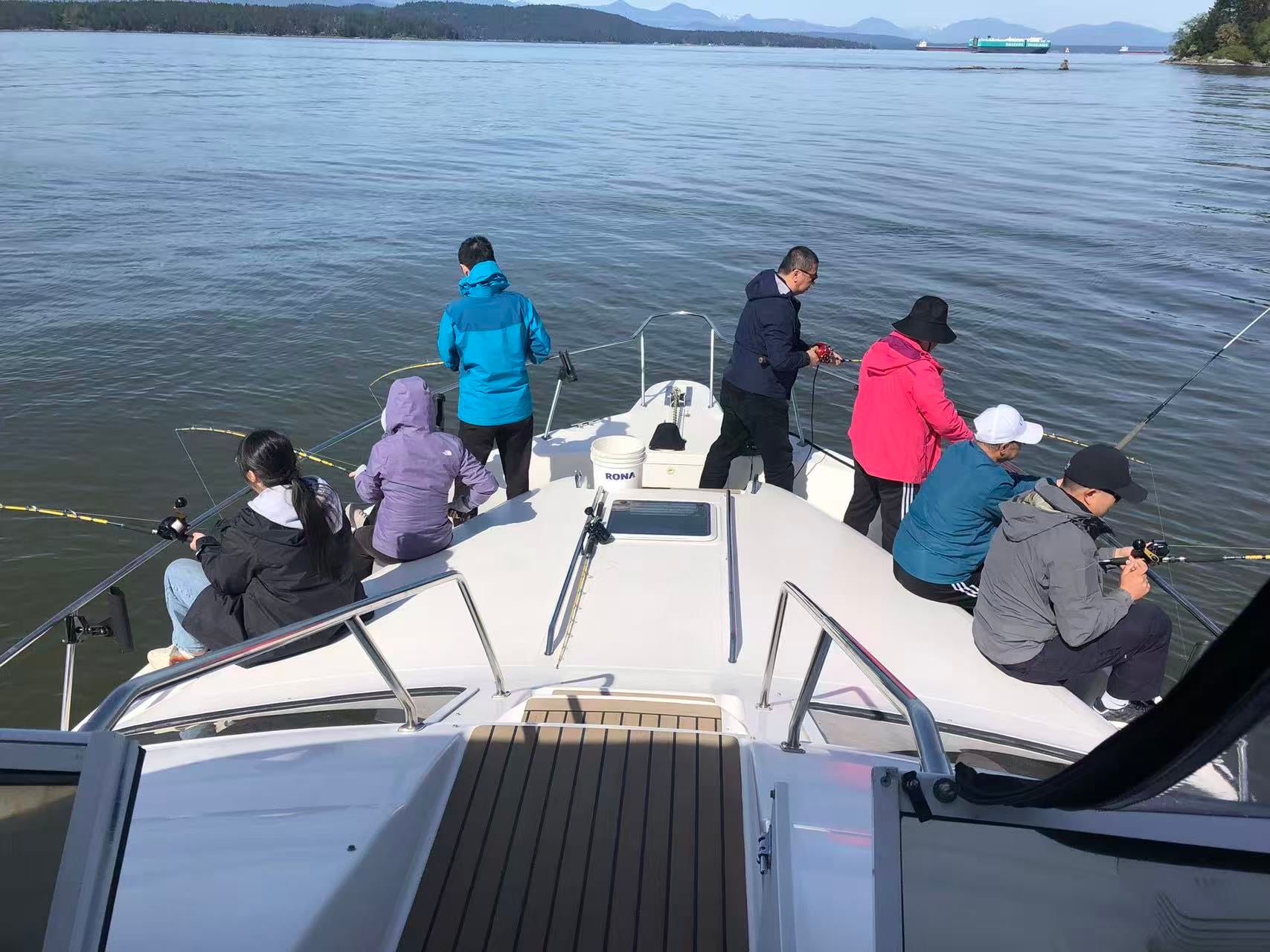 A full day of fishing on a big boat — photo 8