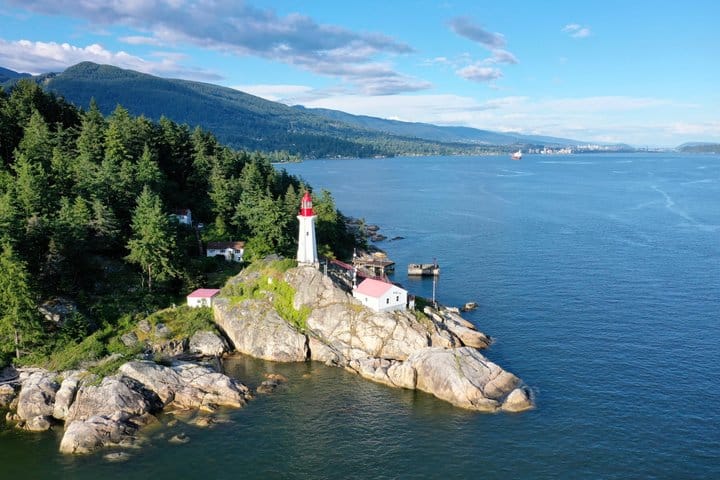 West Vancouver Lighthouse Cruise · 3-Star Comfort Class — photo 2