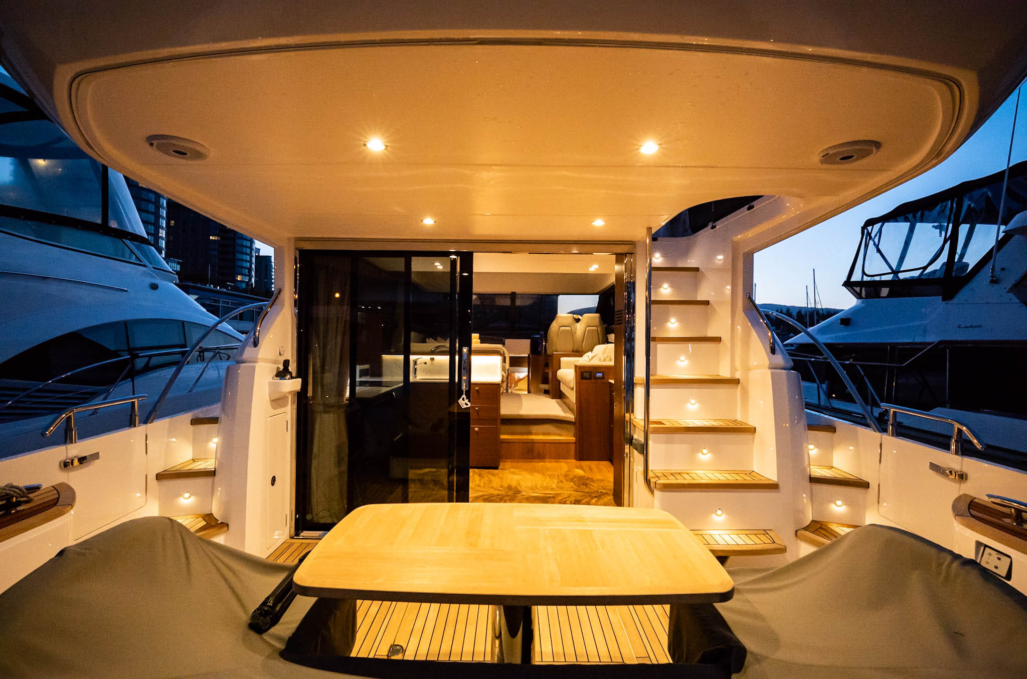 An afternoon for twelve on a premium yacht — photo 11
