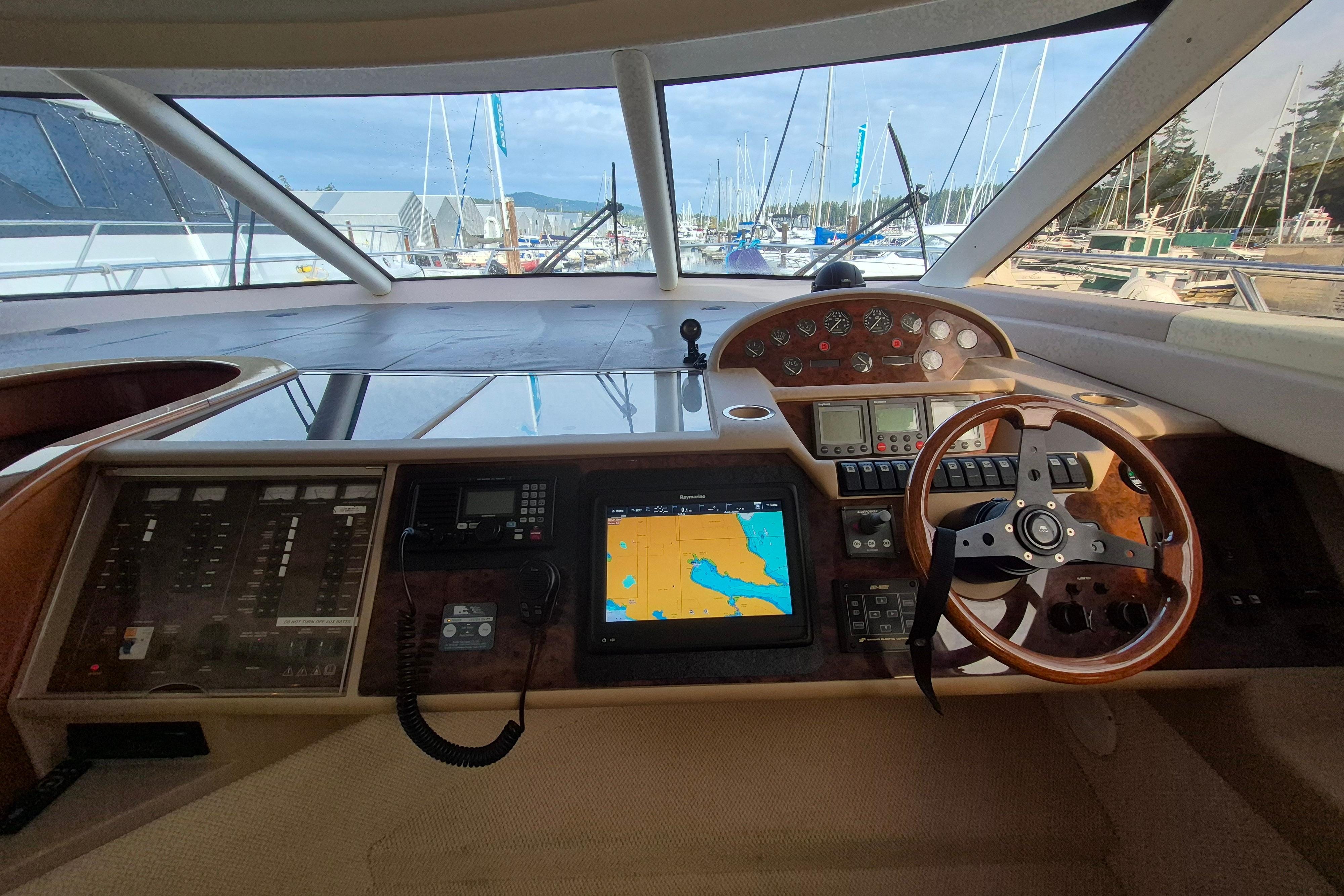 Sunset for twelve on a premium yacht — photo 11
