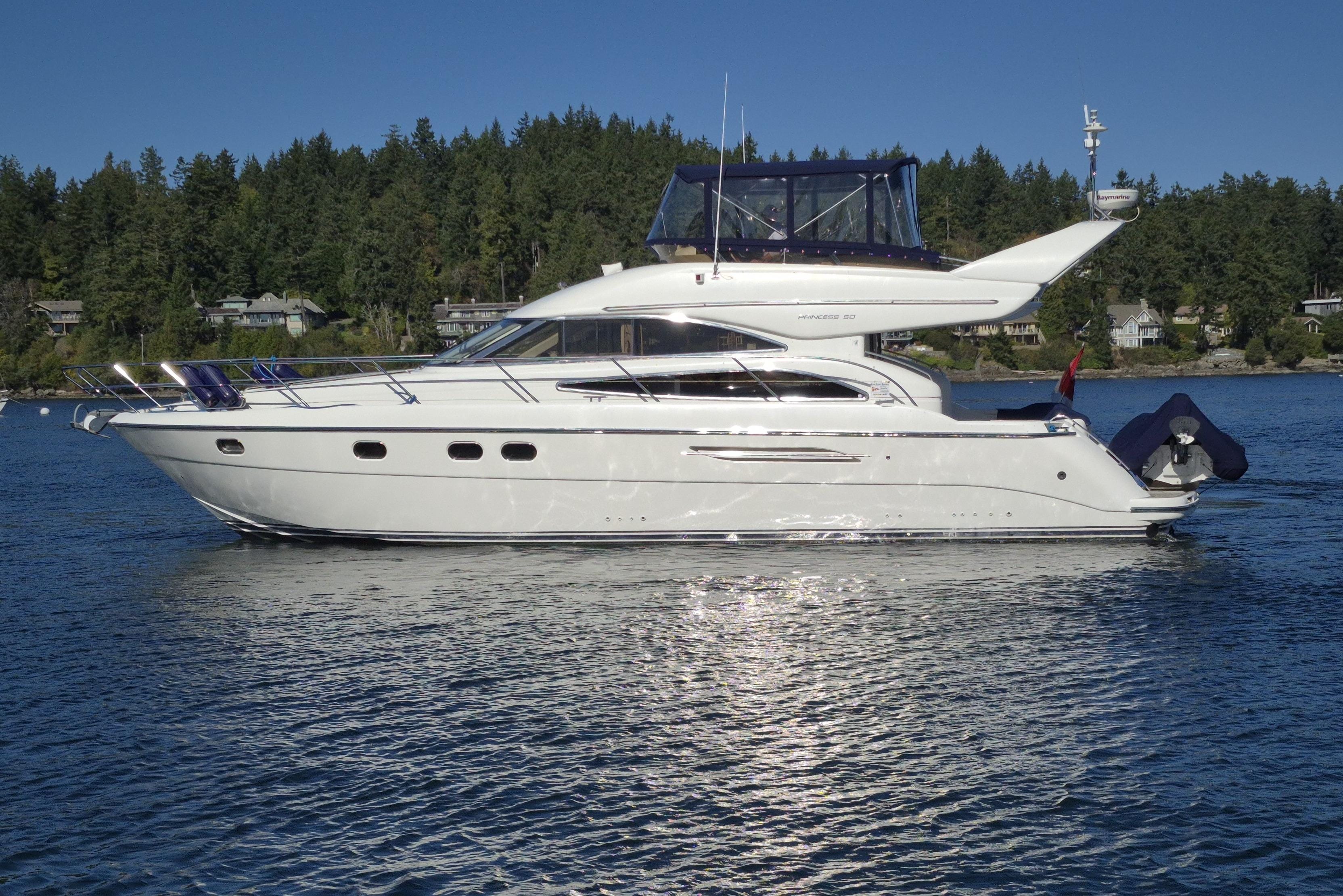 Sunset for twelve on a premium yacht — photo 3