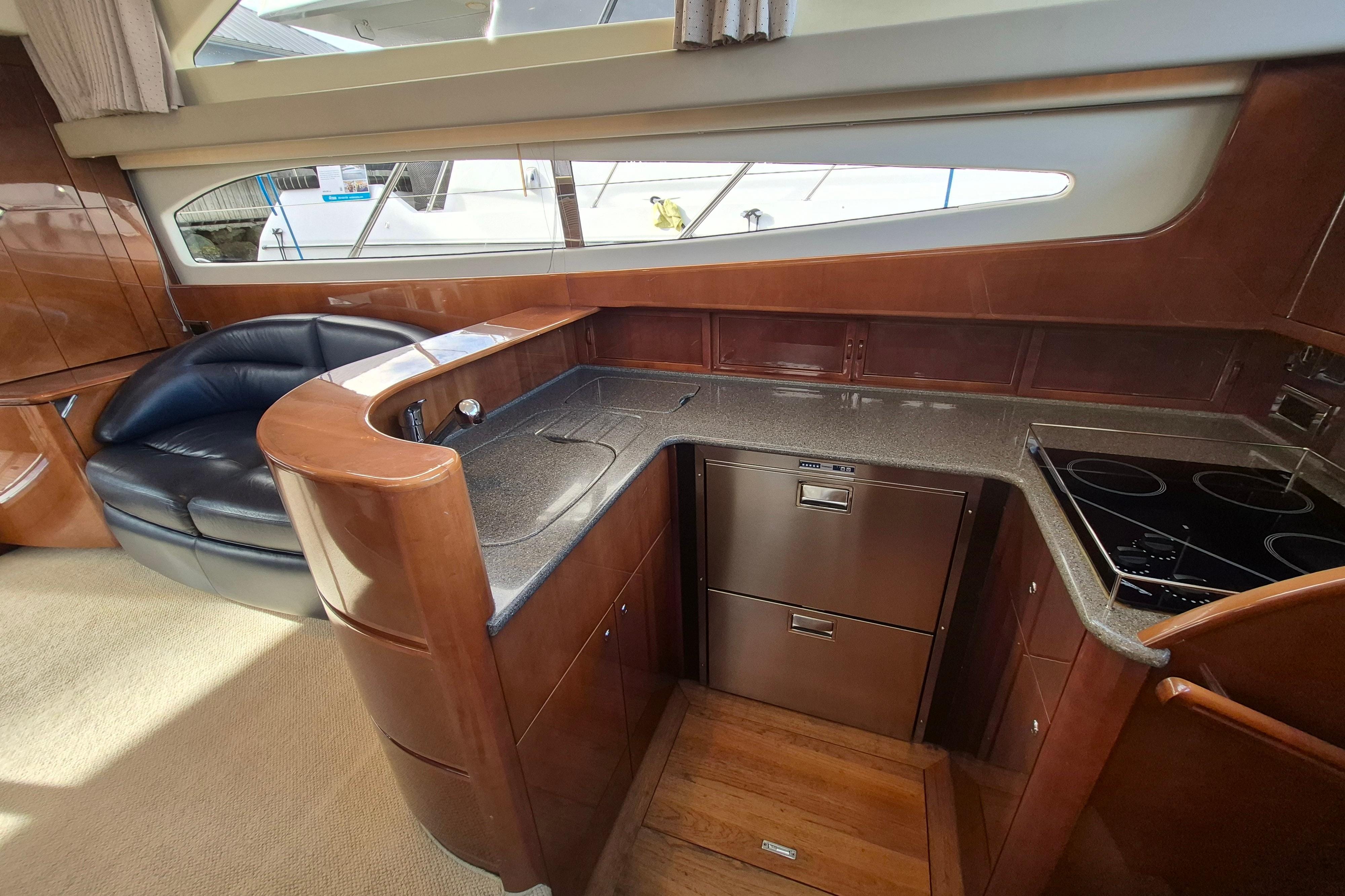 Sunset for twelve on a premium yacht — photo 12