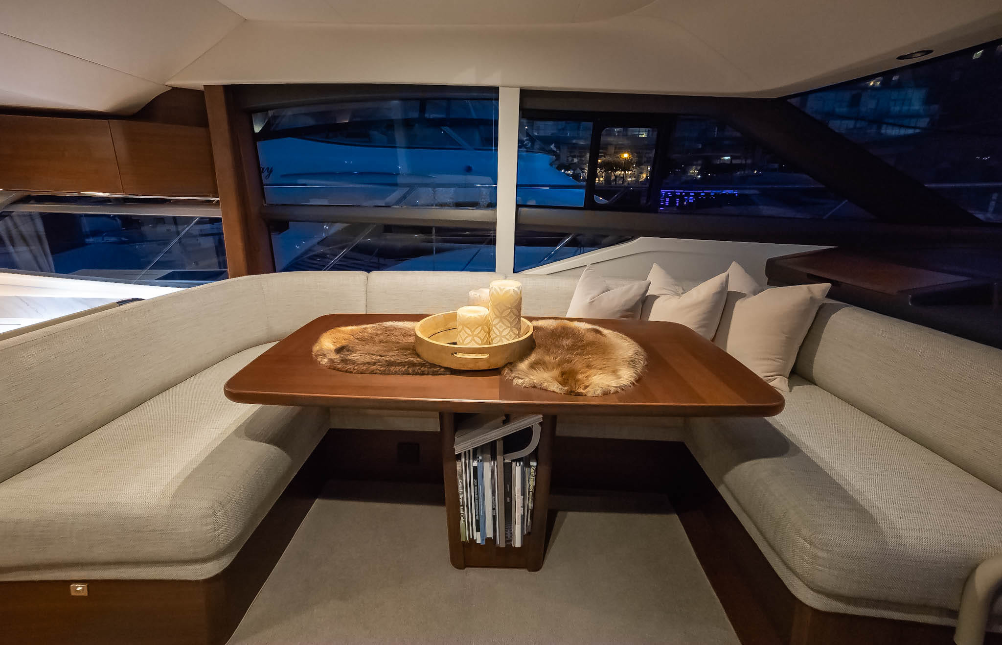 An afternoon for twelve on a premium yacht — photo 15