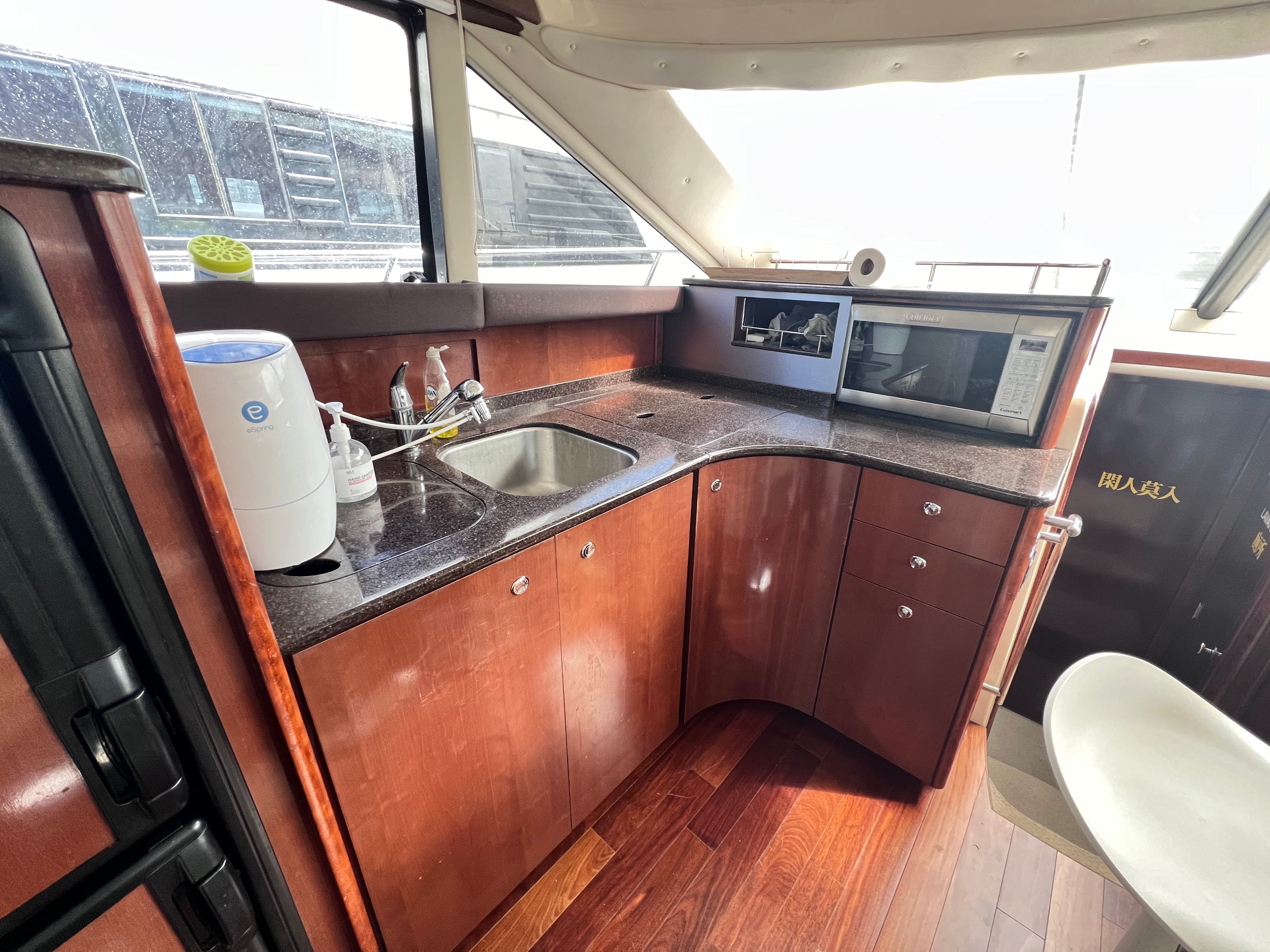 A relaxed afternoon cruise — photo 5
