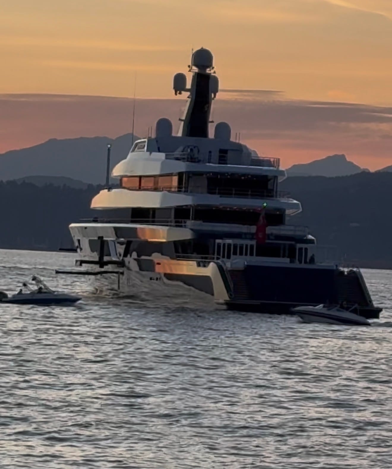 LONIAN + HODOR A private yacht — and an entire expedition system behind her