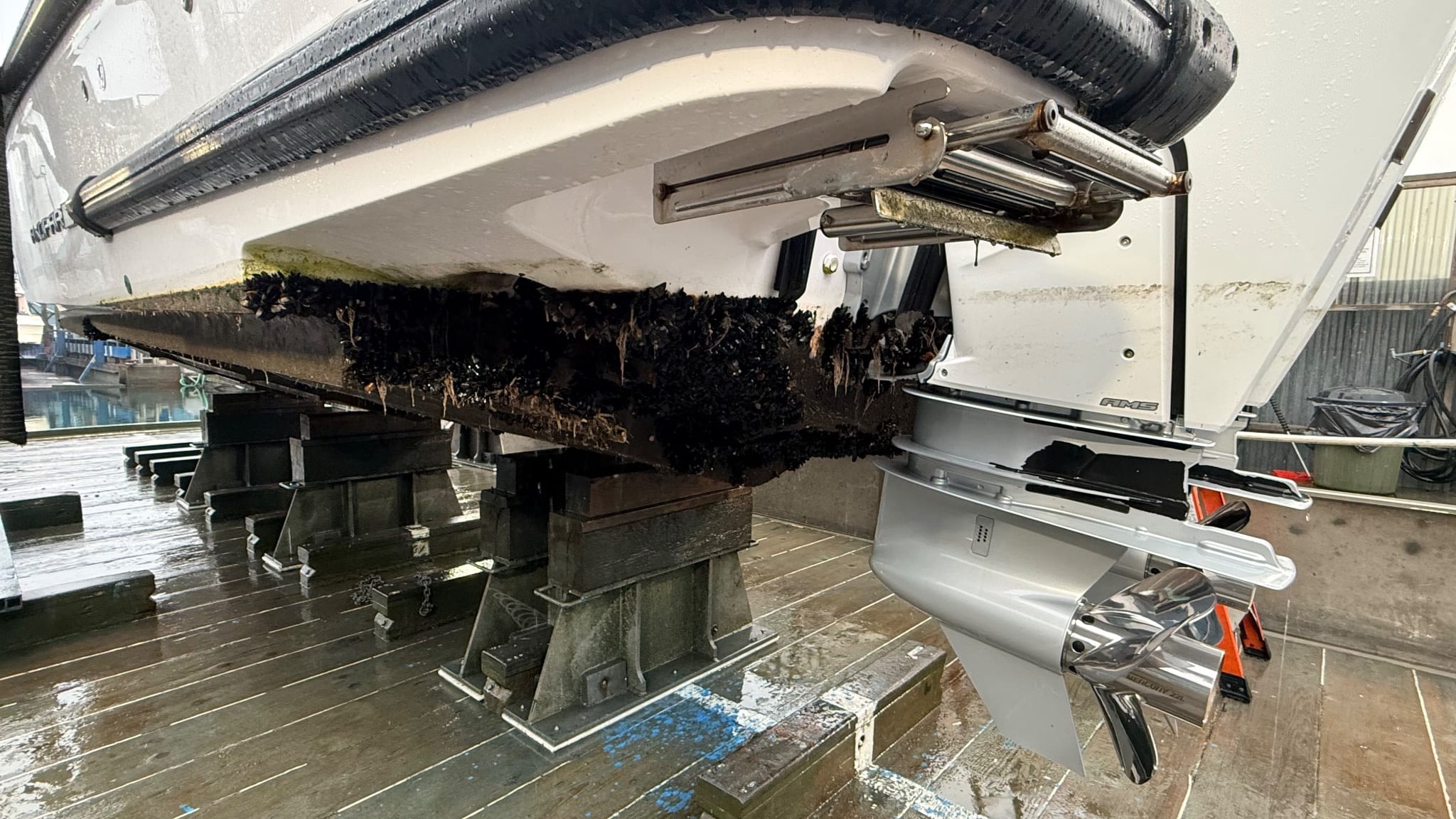 Does the bottom of this boat require a primer?
