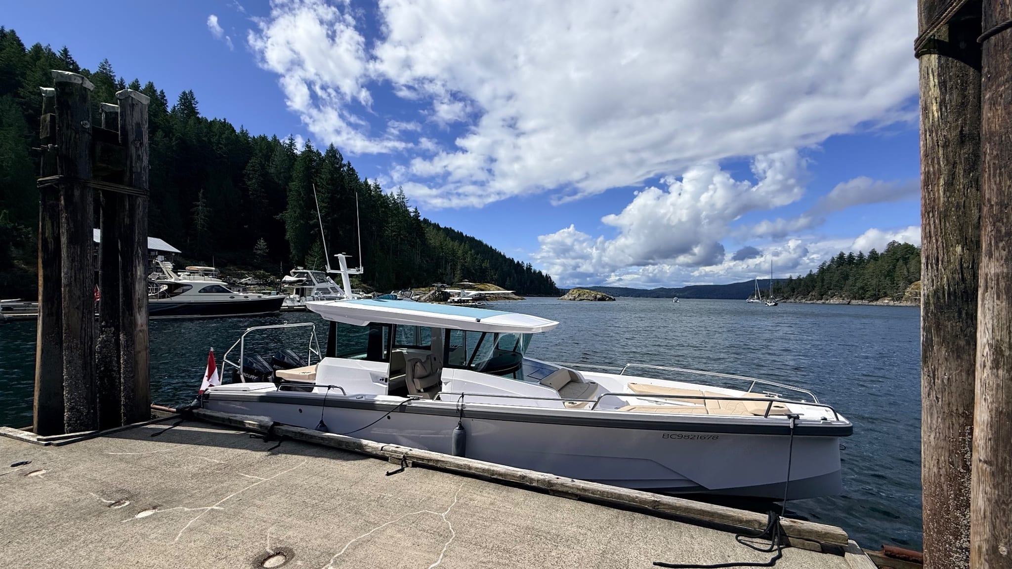Where's a good spot for salmon fishing near Hampton Cove, and anyone willing to show the ropes?